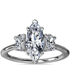 鉑金橢圓形三石鑽石訂婚戒指（1/3 克拉總重量）